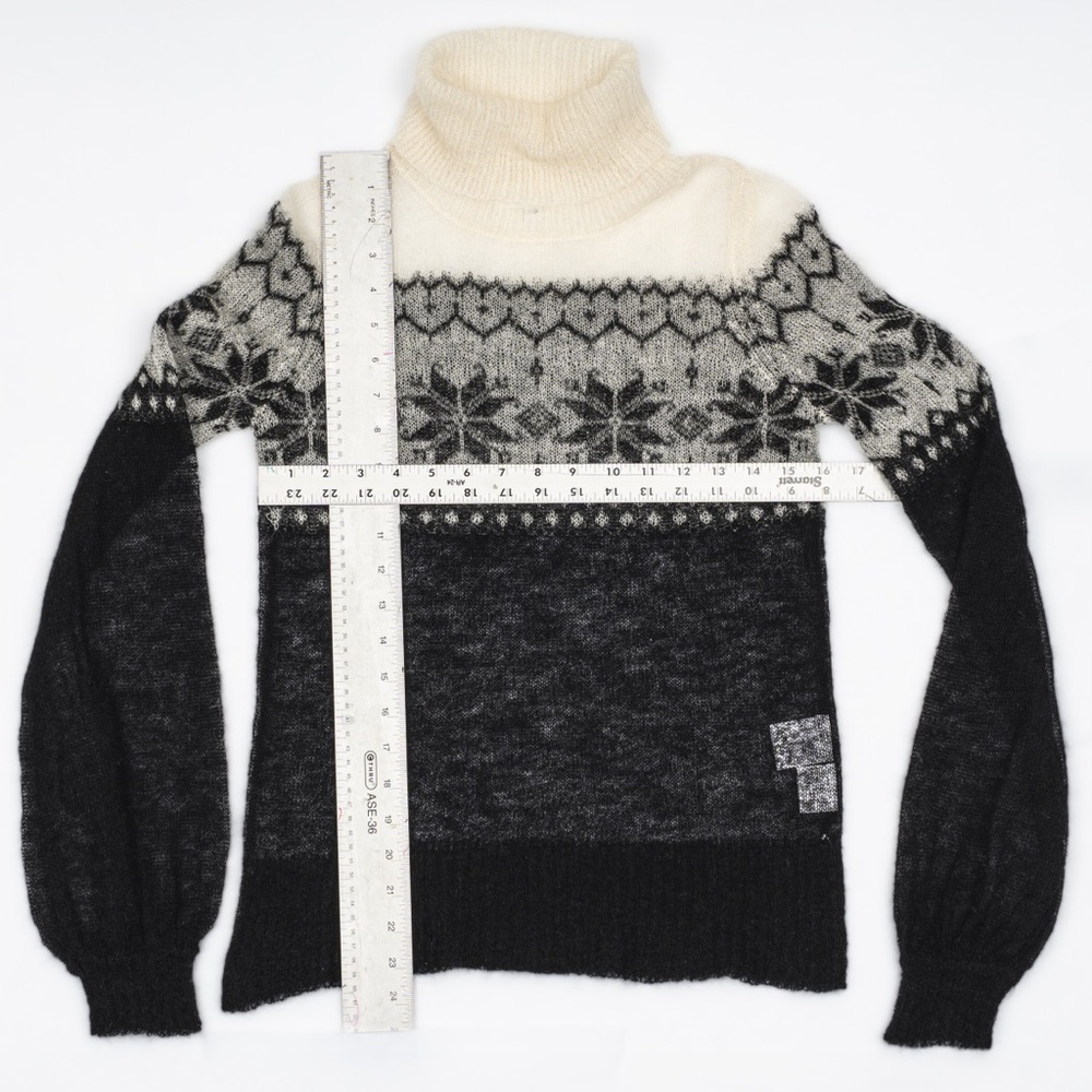 Fine gauge mohair wool blend sweater . - Picture 3 of 12